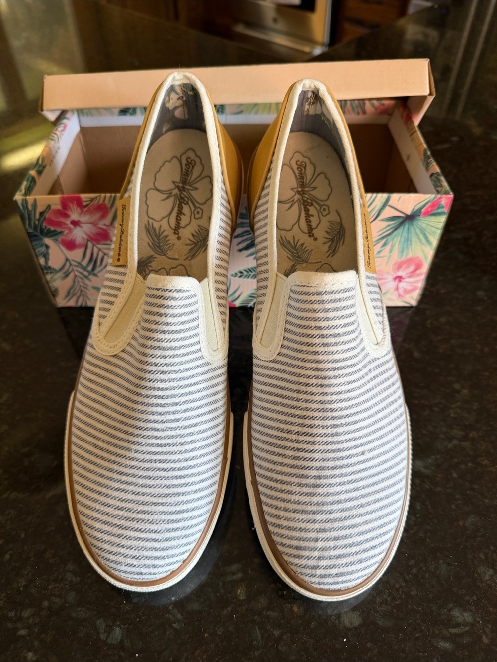 Tommy Bahama Slip-On Striped Canvas Sneakers in White and Navy Size 9.5  JS-138